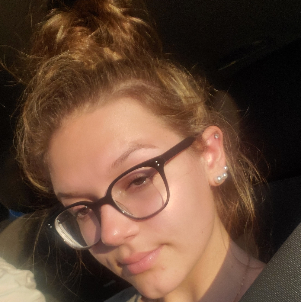 Meet your Posher, Alexis